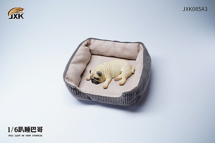 1/6 パグ Pug 犬 「おやすみモード」 うつ伏せ 仰向け 2種 ＆ ベッド（クリームイエロー）JXK085C3